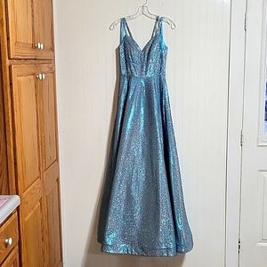 Light Blue, LA Scala Brand, Size Small